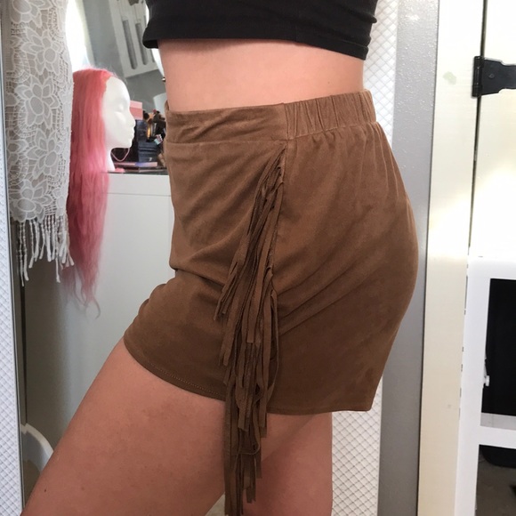 Cute suede brown fringe shorts - Picture 3 of 5